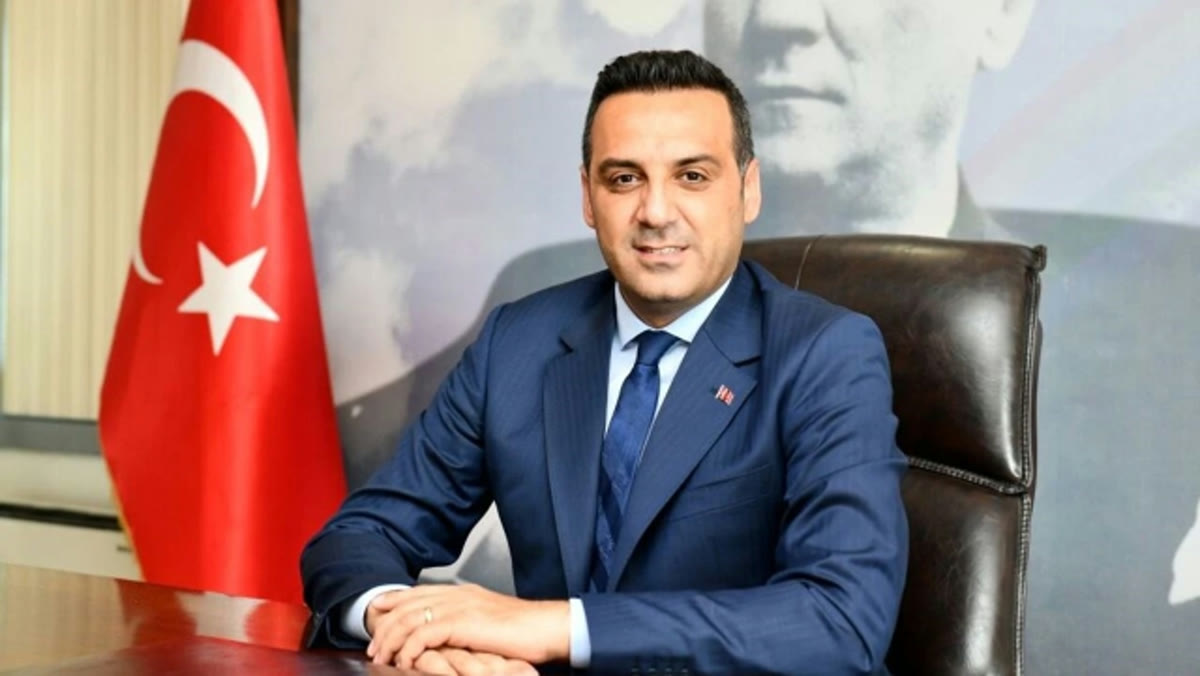 Gövde fotoğrafı adayı — Haberler.com'un 22 Eylül tarihli haberinde yer alan, Çiğli Belediye Başkanı Onur Emrah Yıldız'ı gösteren fotoğraf.