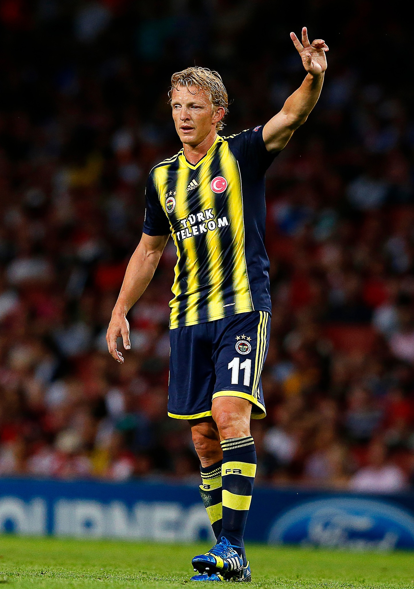 GÖVDE - Kuyt 2012-2015 döneminde 11 numaralı Fenerbahçe formasıyla maçta; 1442x2047 dikey, oyunculuk dönemi bölümüne
