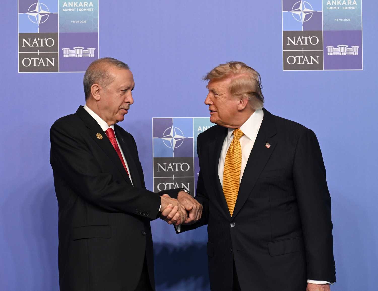 Erdoğan-Trump görüşmesi arşiv karesi . Gündem listesinin yanına.