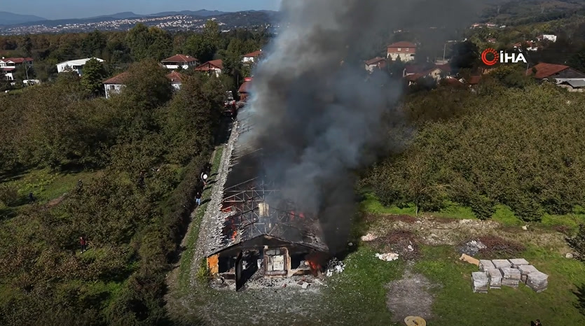Düzce Merkez'de fabrika alevlere teslim oldu; alevler köye uzanabilir miydi?