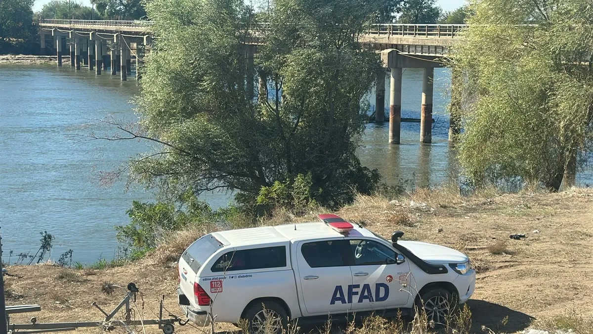 Edirne'de Meriç Nehri'nde göçmen botu alabora oldu: 5 kişilik aileden kurtarılanlar kimler, arama kimler için 