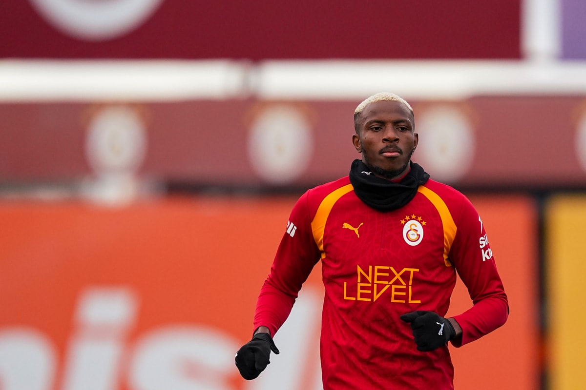 Galatasaray oyuncusu derbi öncesi antrenmanda