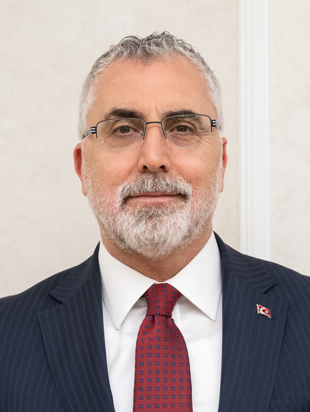 Çalışma ve Sosyal Güvenlik Bakanı Vedat Işıkhan (gövde)