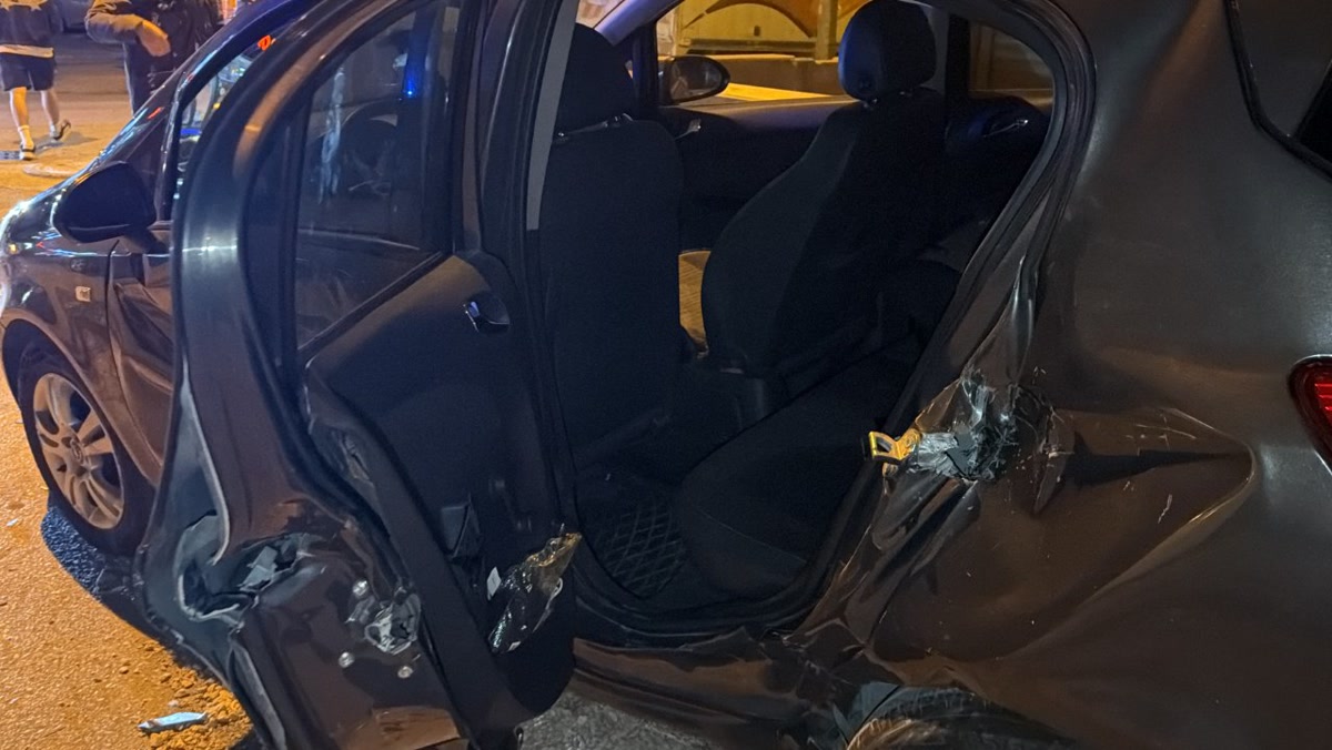 Eskişehir'de trafik kazası: Yenibağlar'da iki otomobil birbirine girdi, savrulan araç yayaya da çarptı, kaç ki