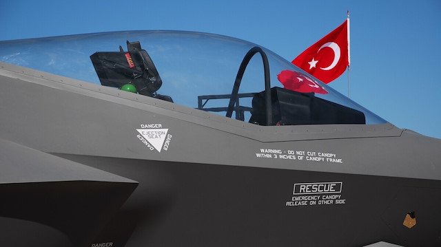 GÖVDE 3 — Türk bayraklı F-35 kokpiti yakın plan (kendi arşivimiz); 640x359