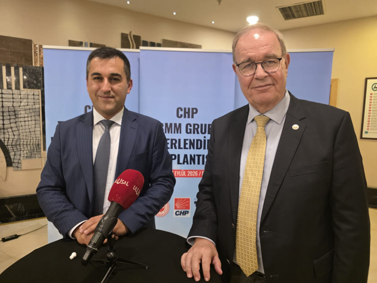 Faik Öztrak'ın röportaj anından ikinci kare