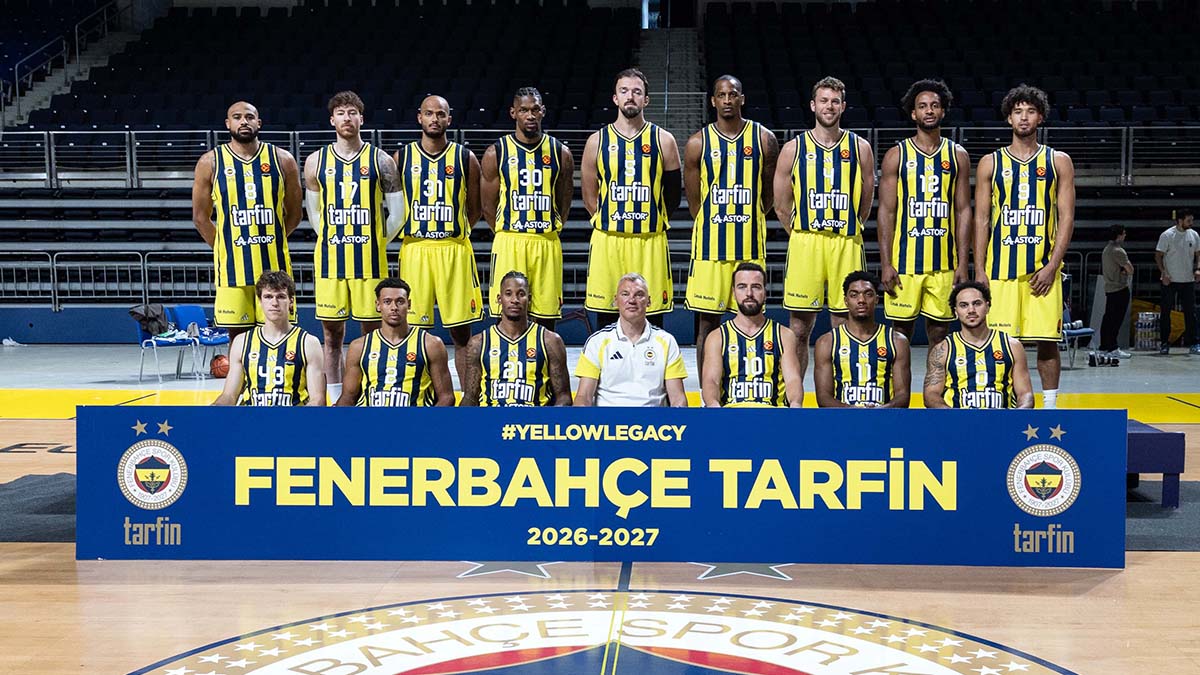Fenerbahçe'nin yeni sezon forma sponsoru Tarfin ile çekilen resmi 2026-2027 takım fotoğrafı; formada