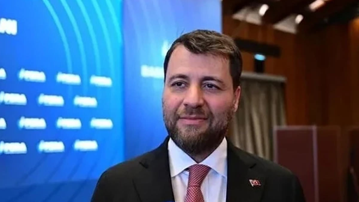 Fon soruşturmasında adliyeye sevk edilen şüpheliler (Emre Tezmen, Serdar Turhan, Alkin kardeşler) ile ilgili haber görseli - gövde fotoğrafı olarak kullanılabilir.