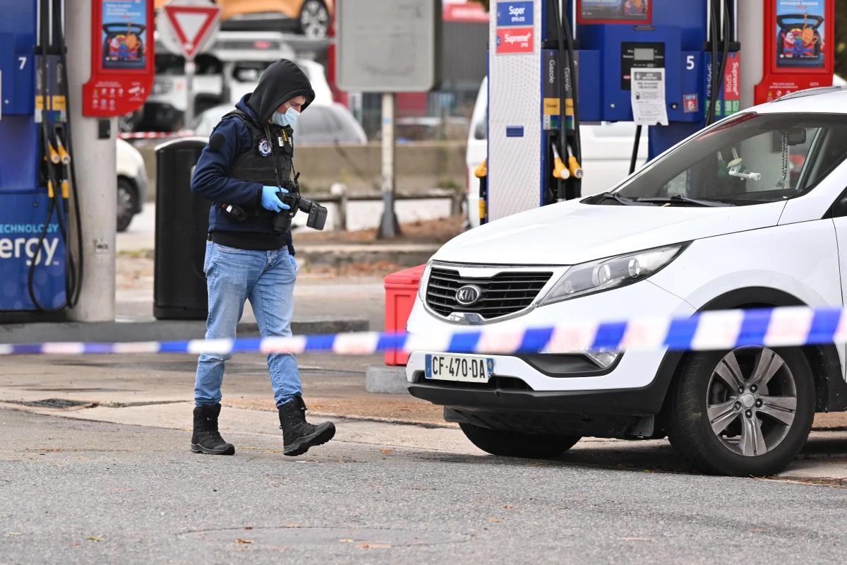 Fransa'da eylemlere bir gün kala Paris silahlı saldırısı: Trappes'te 1 ölü, bakan olayı nasıl niteledi?