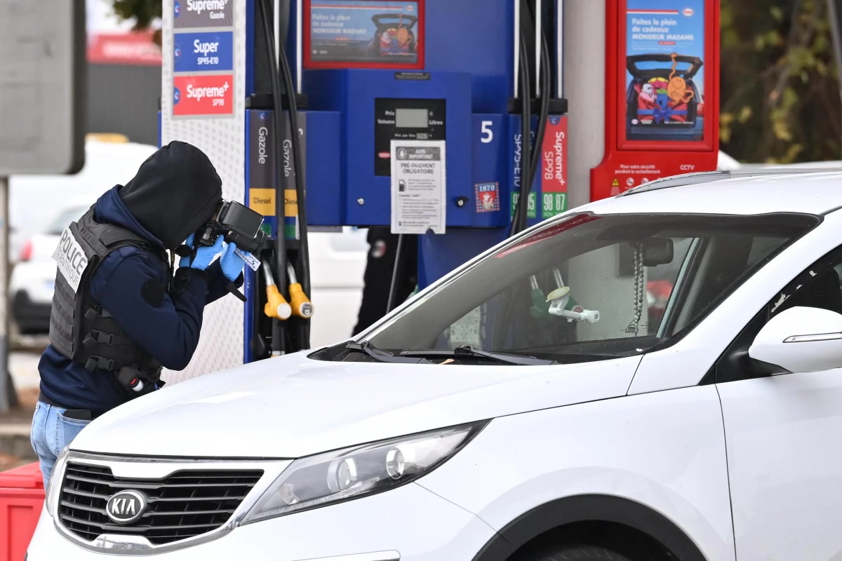 Fransa'da eylemlere bir gün kala Paris silahlı saldırısı: Trappes'te 1 ölü, bakan olayı nasıl niteledi?