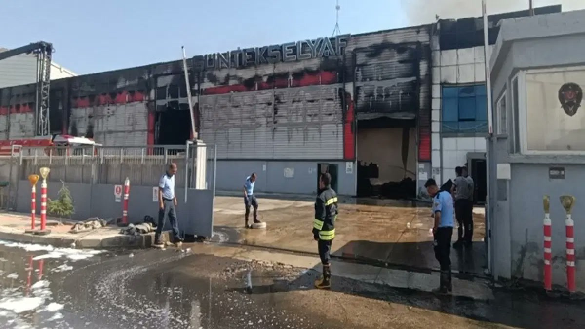 Gaziantep'te 47 araçla söndürülen fabrika yangınının sigorta faturası patladı, tutuklanan isim ise alevlerin e