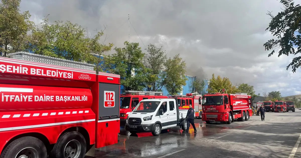 Gaziantep'te bir fabrikadan yükselen dumanı gören herkes aynı yöne koştu: içeride ne yanıyordu?