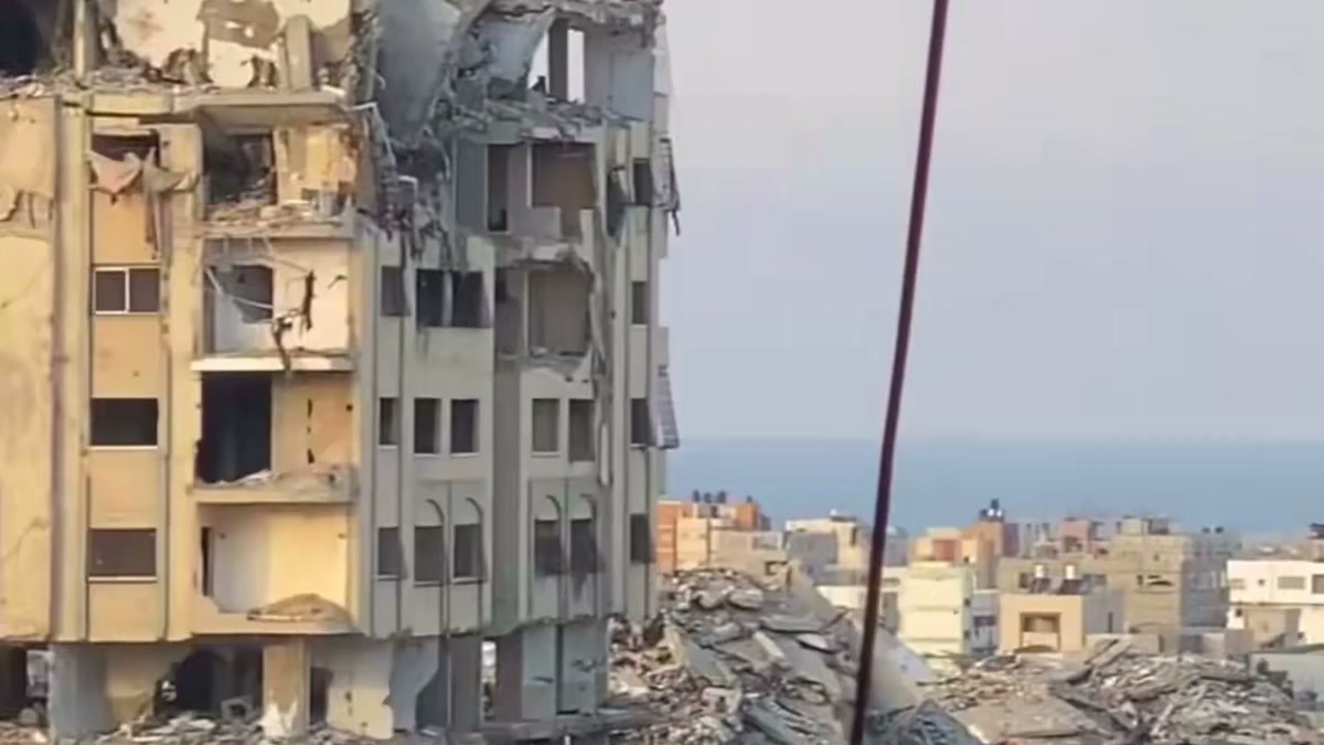 Gazze'de yıkılmış binalar ve enkaz