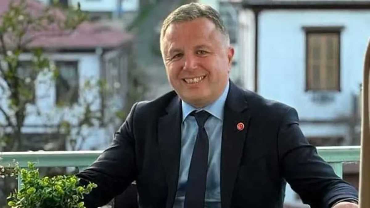 Giresun'da Belediye Başkanvekili Alptuğ Kaan Kara Yeni Parti'den istifa etti, meclise bağımsızların sırasından