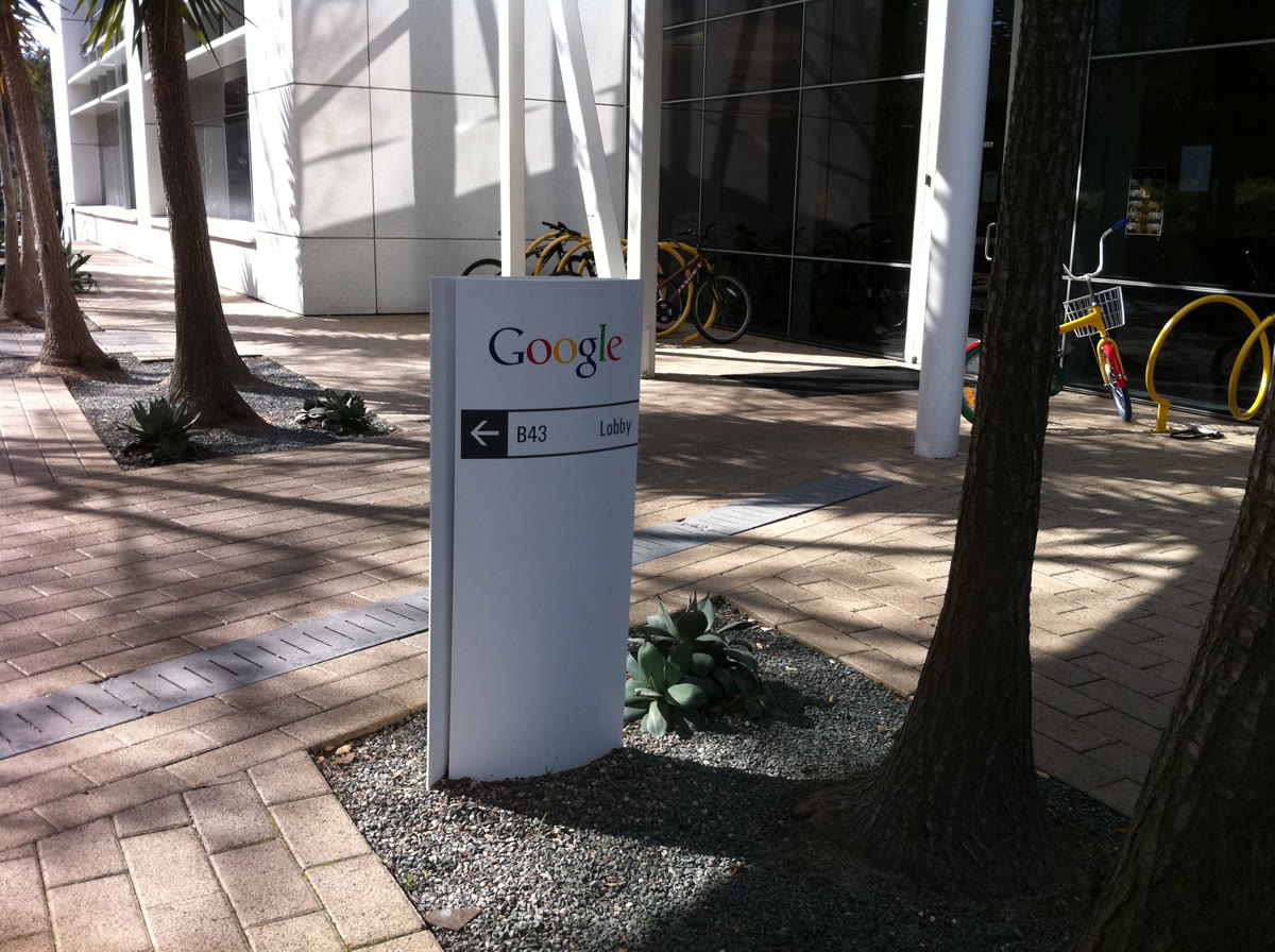 Google'ın Mountain View, Kaliforniya'daki kampüsü (kapak önerisi)