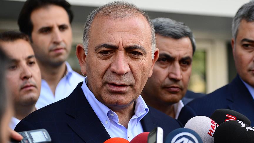 Gürsel Tekin gazetecilerin sorularını yanıtlıyor