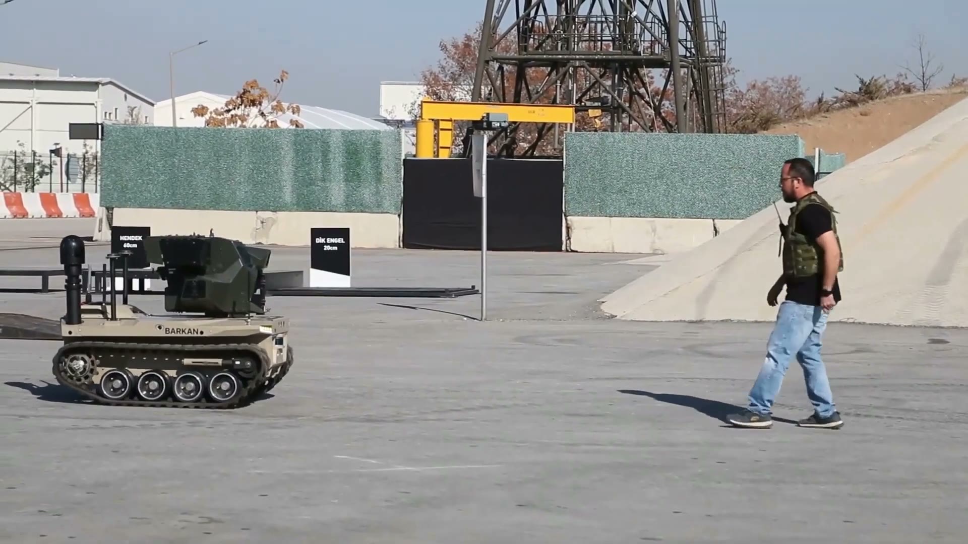 HAVELSAN test sahasında BARKAN: operatör aracın yanında yürüyor, araç lider takibi yapıyor