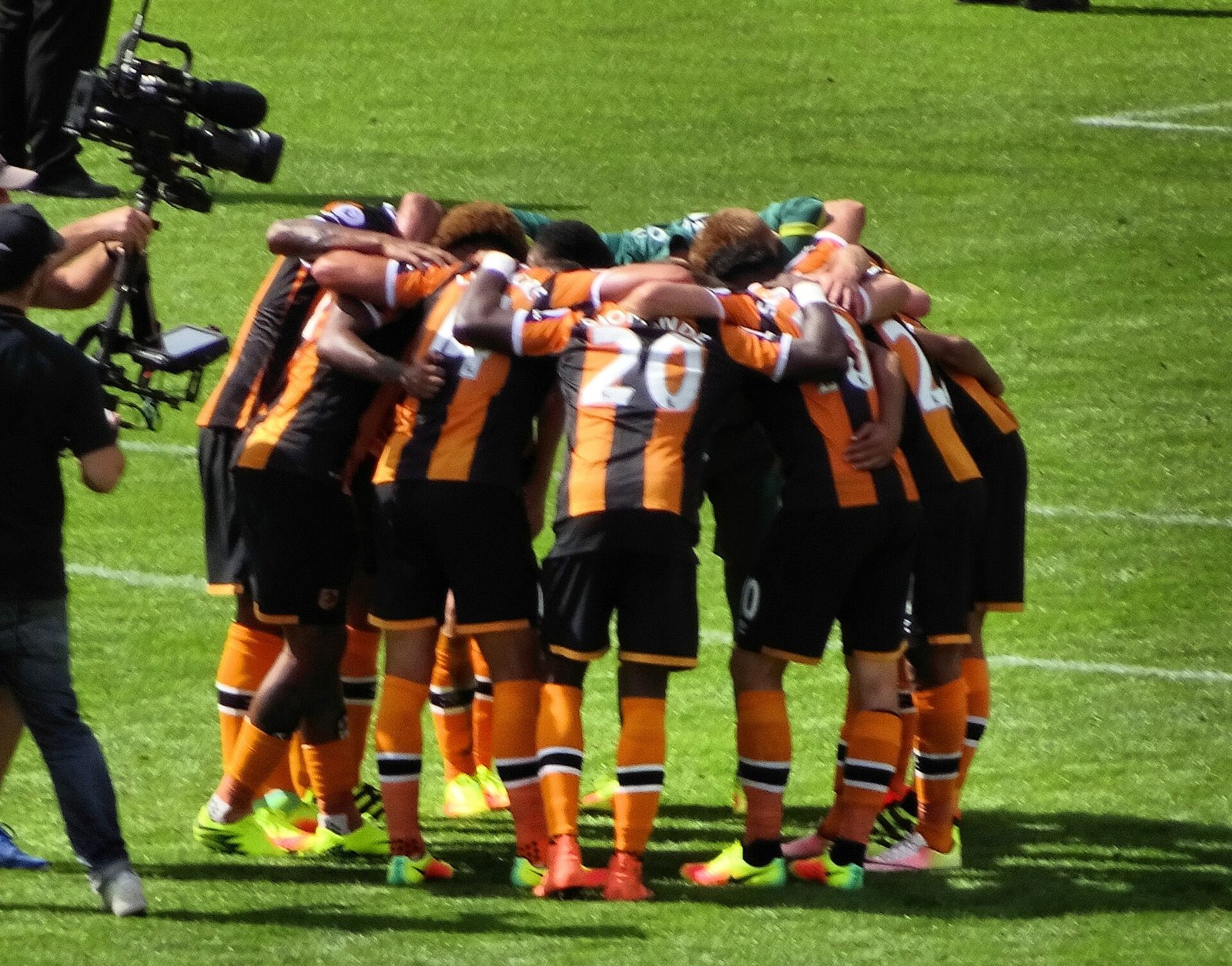 Hull City oyuncuları gol sevinci yaşarken