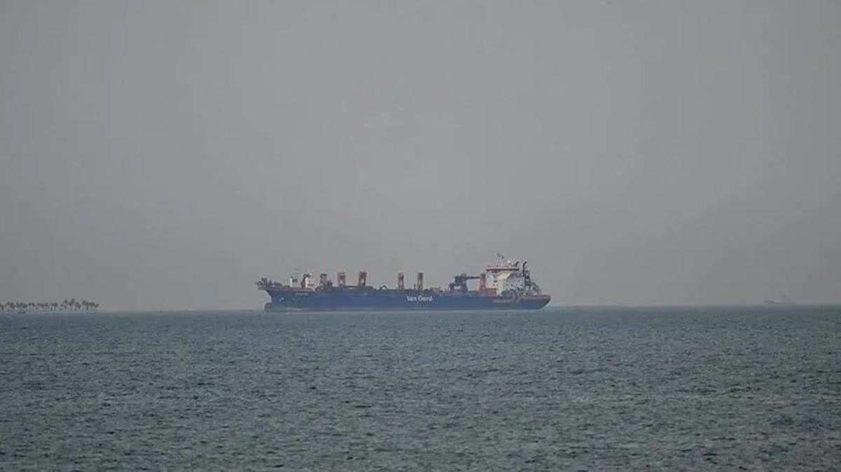 Hürmüz Boğazı'nda İran Devrim Muhafızları dev LPG gemisini vurduğunu duyurdu, ABD'yi öyle bir şeyle suçladı ki