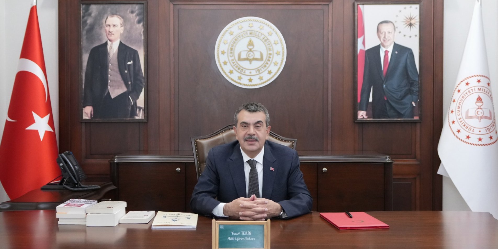 GÖVDE: Bakan Tekin makam odasında portre; MEB 13 Eylül 2026 eğitim yılı açılış mesajı haberinin fotoğrafı, 1904x952