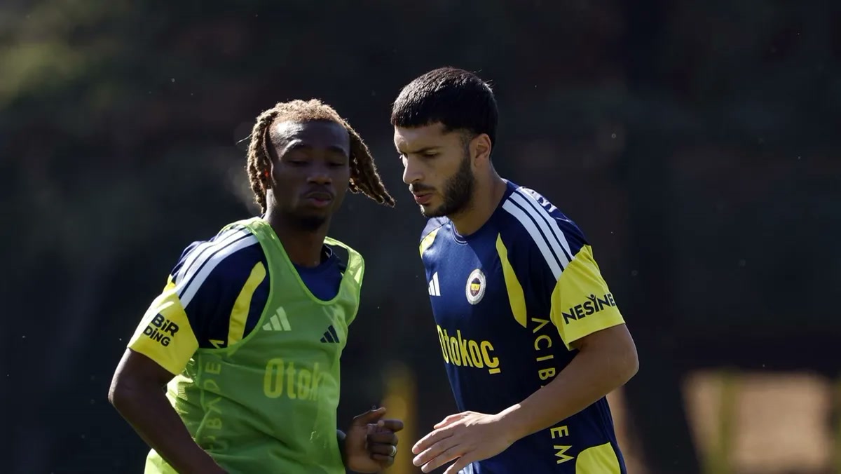 İngiltere'de Fenerbahçe - Aston Villa maçı Çarşamba 22.00'de: İsmail Kartal ilk antrenmanda hangi programı uyg