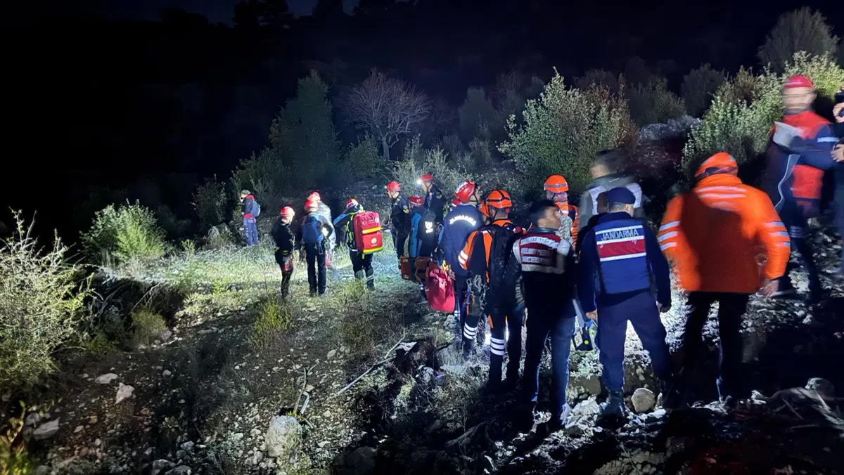Isparta'da kanyona eğitim için giden İHH ekibi sarp kayalarda mahsur kaldı: gece boyunca süren o aramada kaç k