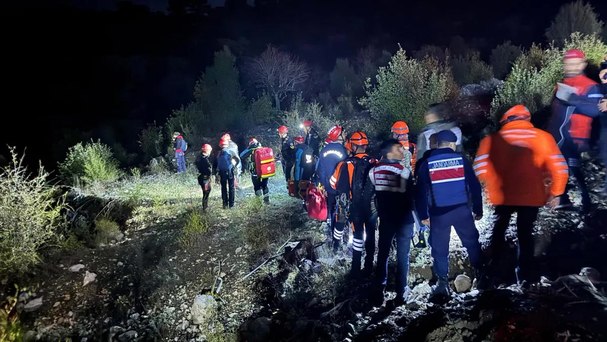 Isparta'da kanyona eğitim için giden İHH ekibi sarp kayalarda mahsur kaldı: gece boyunca süren o aramada kaç k