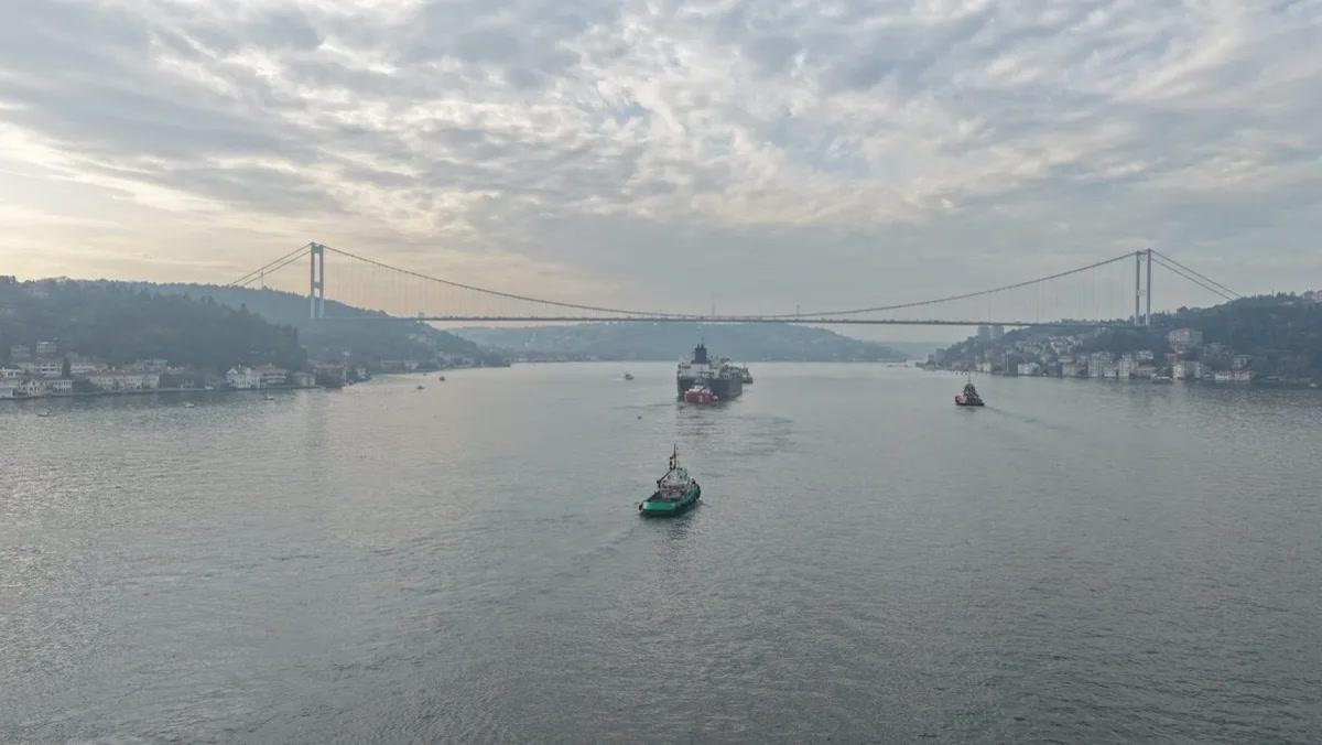 İstanbul Boğazı kapandı: Dron saldırısında vurulan AK ANA tankeri geçerken yanında kimler vardı?