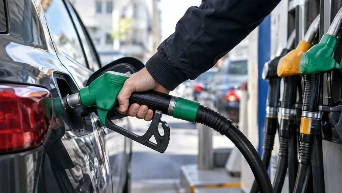 İstanbul'da akaryakıt fiyatları değişiyor: motorine 2,22 lira indirim pompada, salıya 4,95 lira daha bekleniyo
