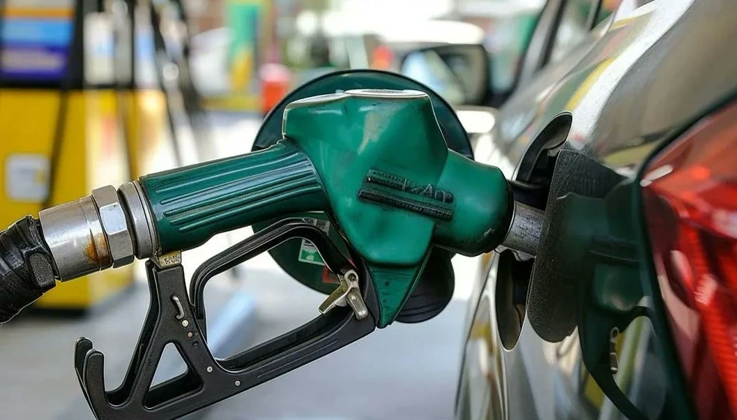 İstanbul'da akaryakıt fiyatları değişiyor: motorine 2,22 lira indirim pompada, salıya 4,95 lira daha bekleniyo