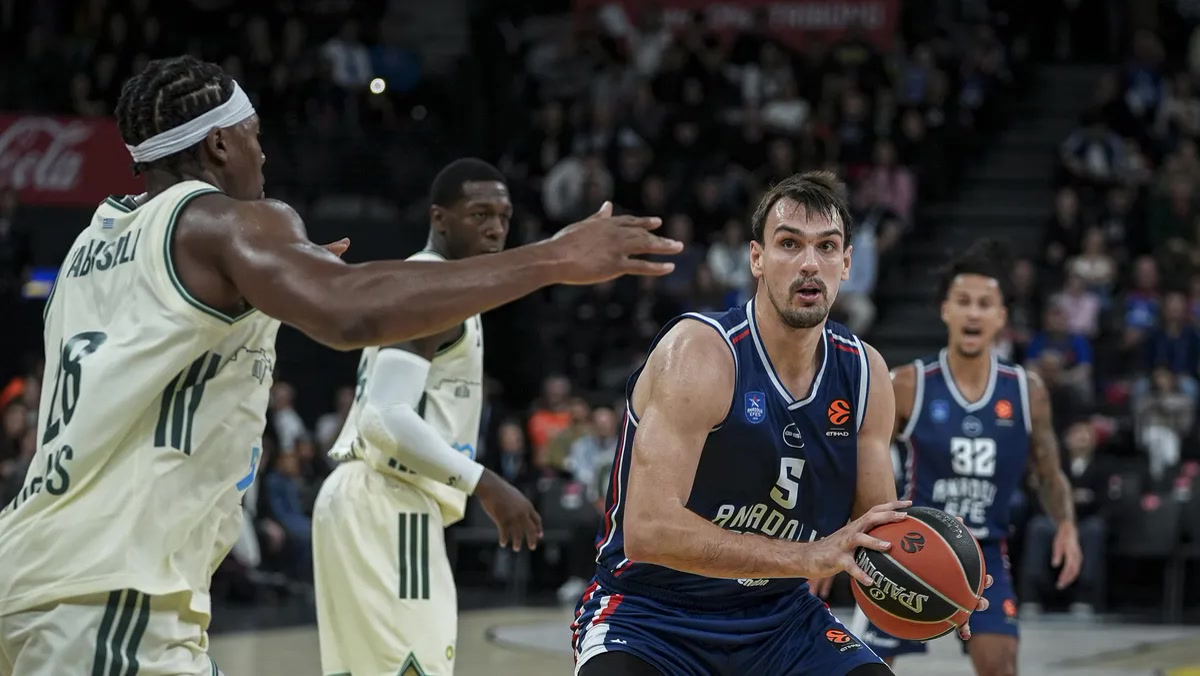 İstanbul'da Anadolu Efes - Panathinaikos maçında lider Yunan ekibi neden bu kadar az sayı attı?