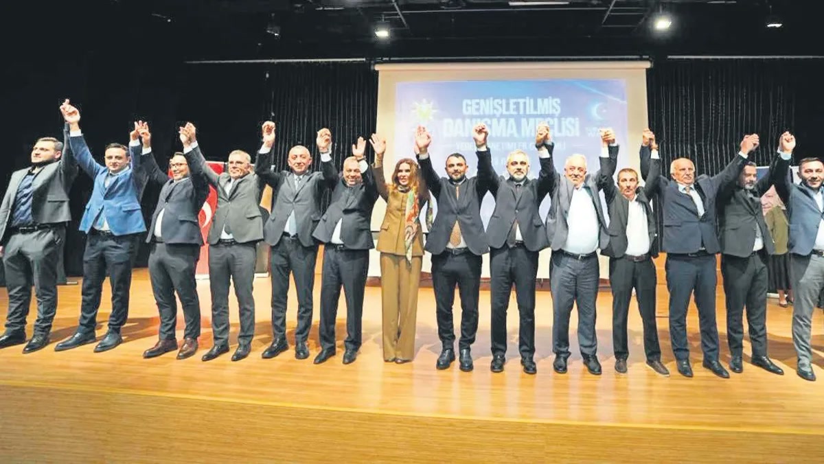 İstanbul Ataşehir'de 6 CHP'li meclis üyesi AK Parti'ye geçti, İBB Meclisi'nde fark öyle bir rakama düştü ki