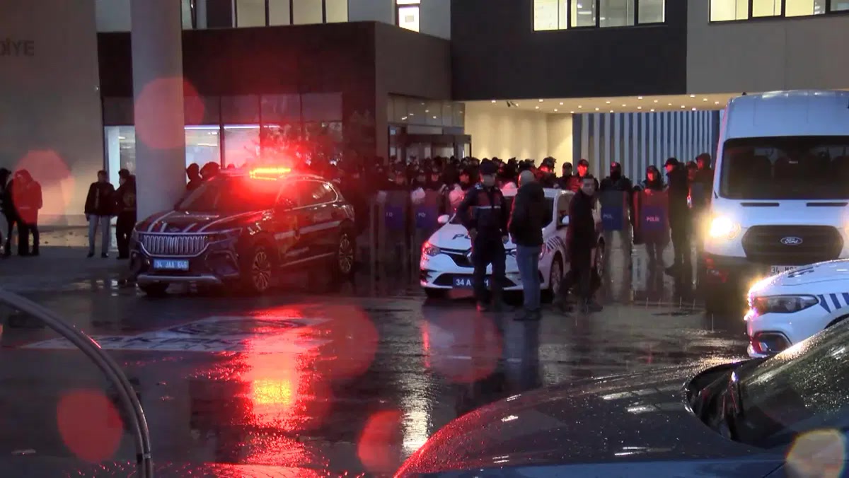 İstanbul Bakırköy Belediyesi operasyonunda 68 gözaltı kararı: ruhsat bekleyen esnafa ne yapıldığı öne sürülüyo
