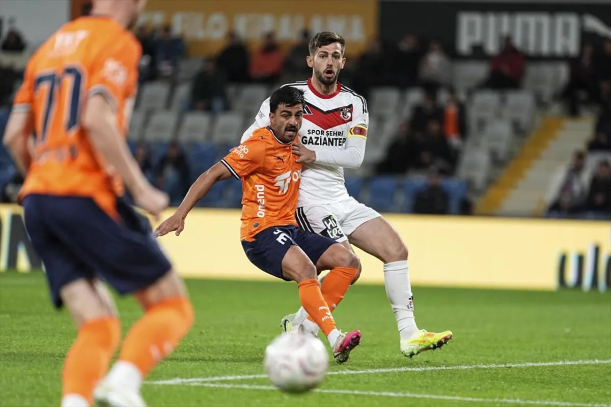 İstanbul Başakşehir'de Gaziantep FK maçı sonrası sahada gerilim: kırmızı kartı kim gördü?