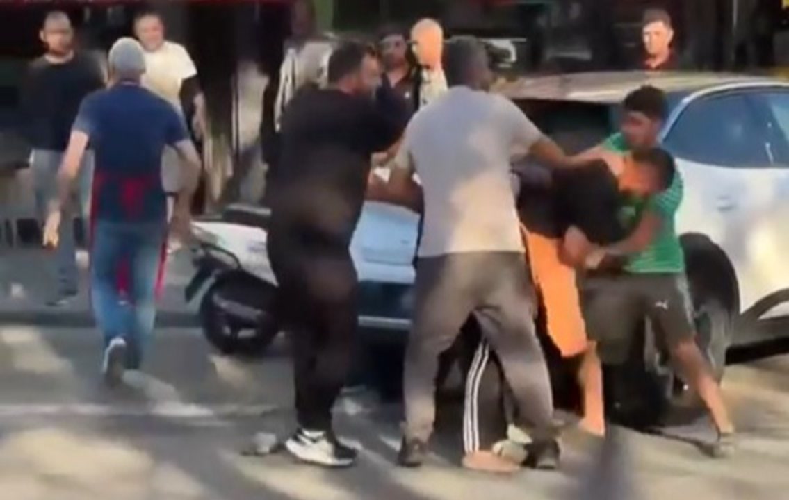 İstanbul Başakşehir'de sokak ortasında meydan kavgası: Esnaf ile motokurye birbirine girdi sebebi ne?