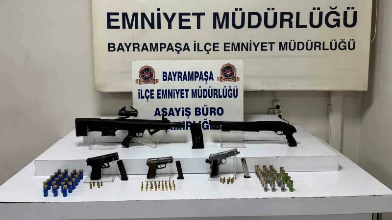 İstanbul Bayrampaşa'da sabah operasyonu: 21 yaşındaki gencin evinden cephanelik çıktı, peki kaç silah, kaç fiş