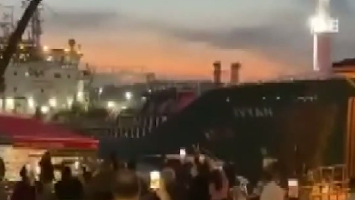 Kanlıca açıklarında arızalanıp kıyıya doğru sürüklenen Ivyan tankeri