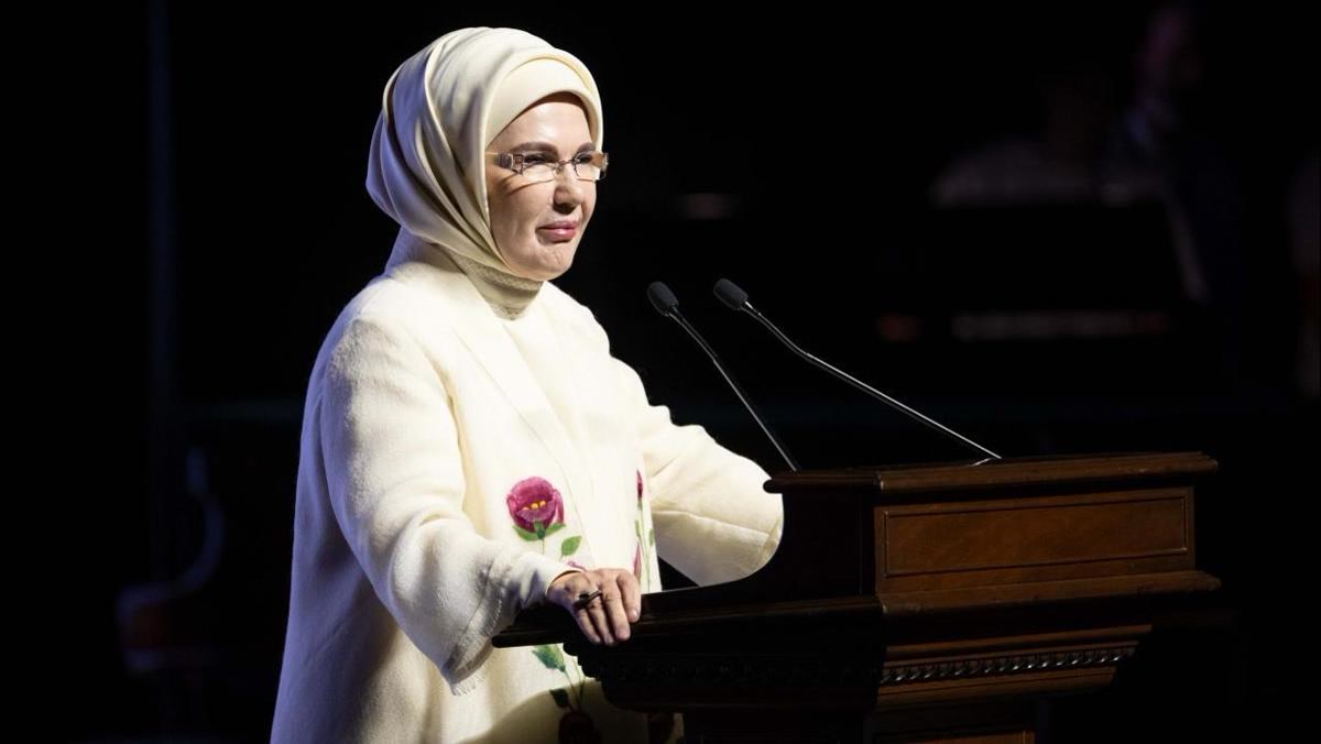 İstanbul'da Galata Kulesi 7 Ekim gecesi Filistin bayrağıyla yandı: Numan Kurtulmuş ve Emine Erdoğan'ın Gazze m