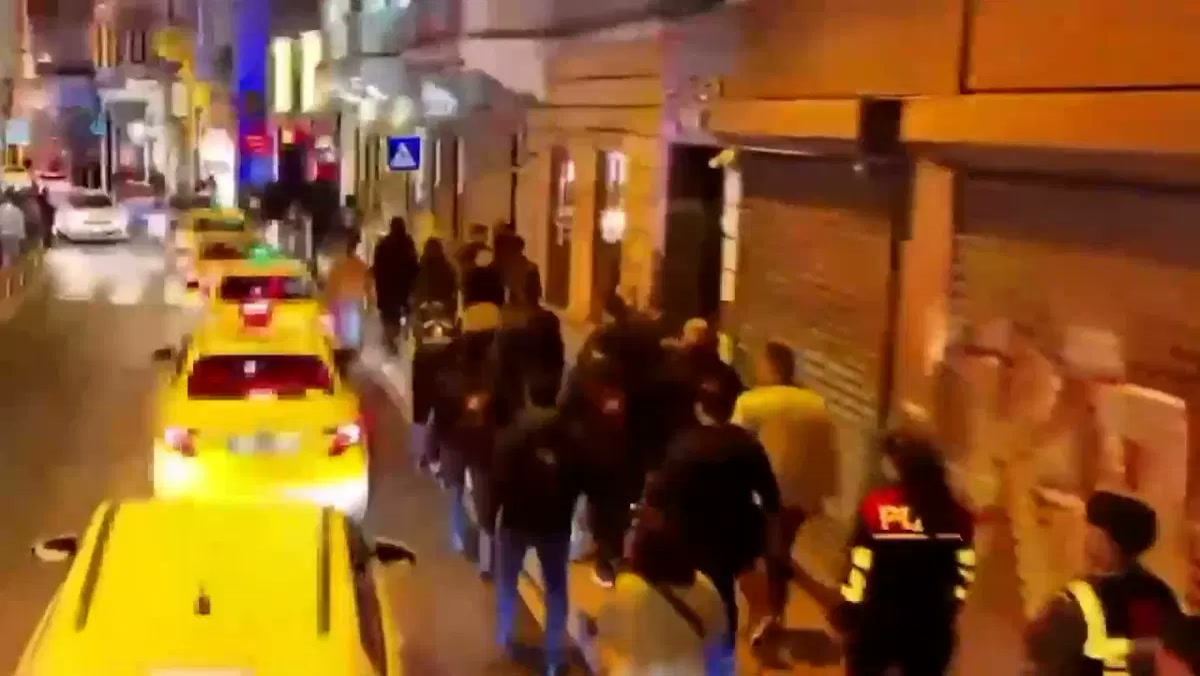 İstanbul Beyoğlu'nda gece kulüplerine operasyon: İstiklal'in arka sokaklarında drone havadaydı, 610 kişi sorgu