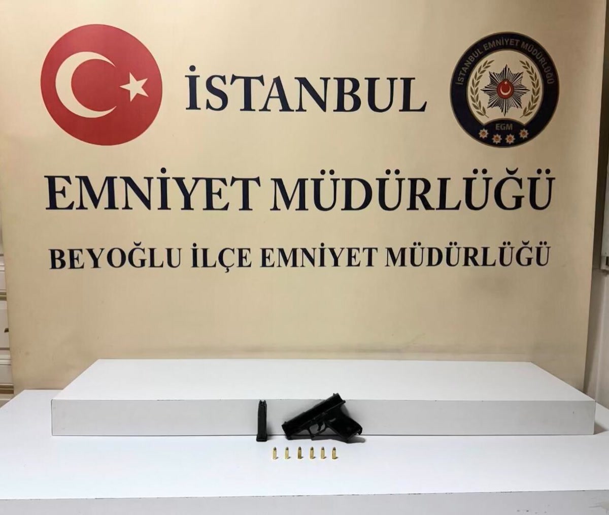 İstanbul Beyoğlu silahlı saldırısı: kayınpederinin evine baskın kameraya yansıdı, kavga bir bebek yüzünden mi 