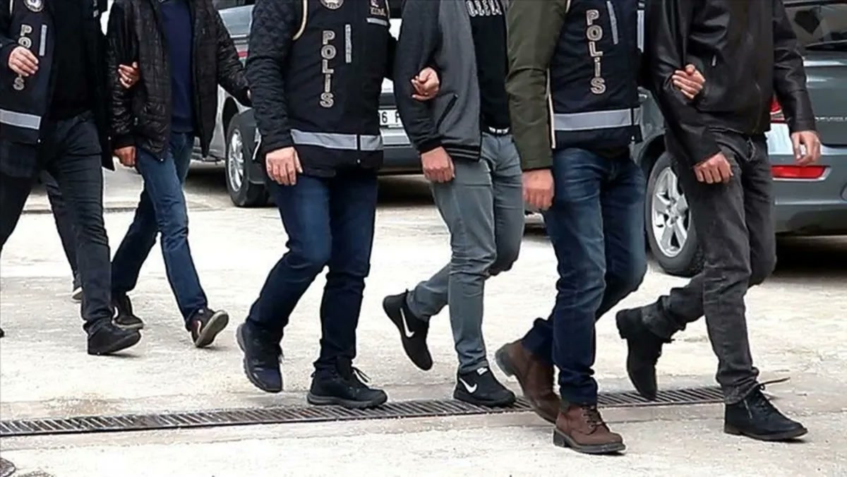 İstanbul'da sosyal medyada El Kaide ve DEAŞ'ı öven 14 kişi gözaltında: polisi harekete geçiren şey paylaşımlar