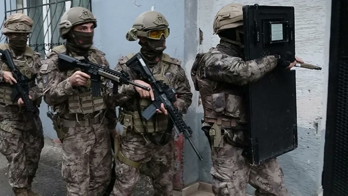 İstanbul'da 7 ilde DHKP-C operasyonu: 27 adres, 18 gözaltı, yıllardır faili bulunamayan 5 eylemin anahtarı meğ