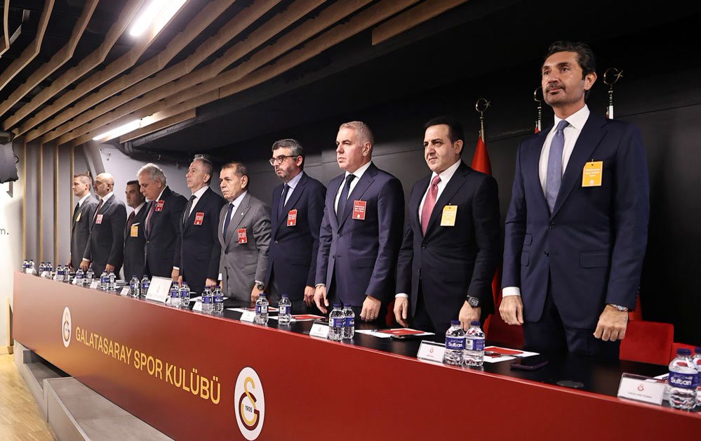 İstanbul'da Galatasaray divan kurulunda Dursun Özbek 5. şampiyonluk sözü verdi, sonra “kalkışmaya giriştiler” 