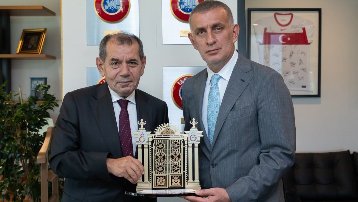 İstanbul'da Dursun Özbek, Ali Sami Yen'in kabri başında TFF'ye öyle bir çıkış yaptı ki: Ligin başlamasına bir