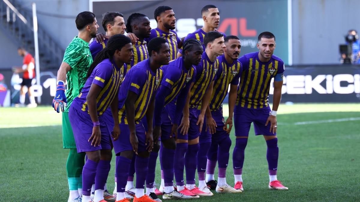 İstanbul Esenyurt'ta Eyüpspor - Göztepe maçı bu akşam 20.00'de, ikisi de 3 puanda ve dipten tek biri çıkabilir