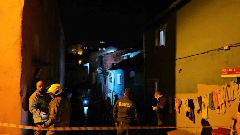 İstanbul Fatih'te Ayvansaray'da 2 katlı binayı yangın sardı: içeride yalnız yaşayan Erdinç L. vardı