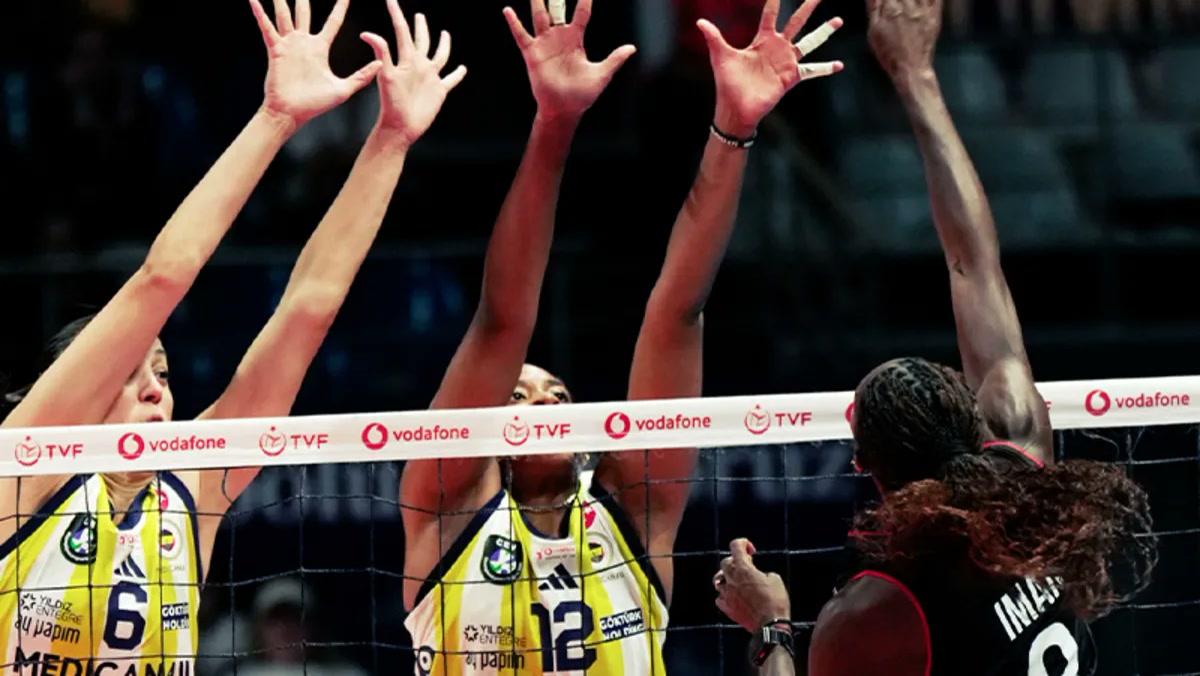 İstanbul'da Sultanlar Ligi derbisinde Beşiktaş 2-0 öne geçti, Fenerbahçe Medicana sonrasında öyle bir oynadı k