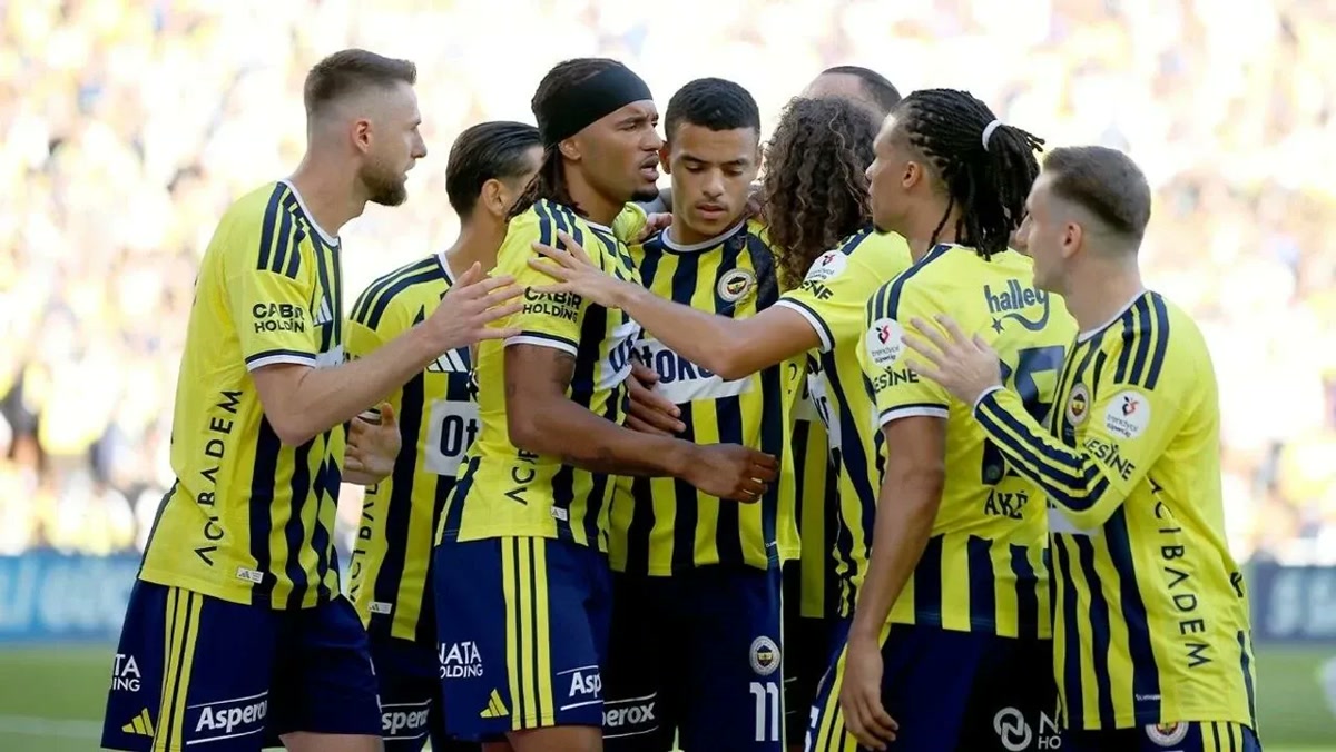 İstanbul'da Fenerbahçe'nin transfer yasağı FIFA'dan kalktı: Yasağı bitiren ödemenin arkasında hangi golcünün b
