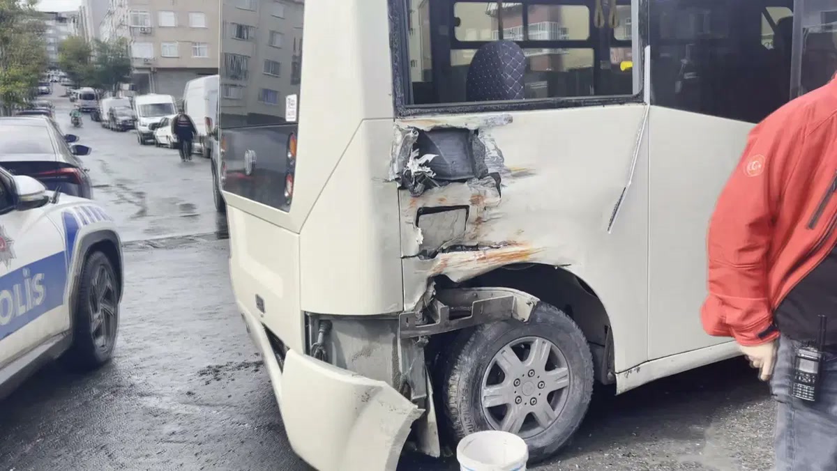 İstanbul Güngören'de tramvay kazası: Abdi İpekçi Caddesi'nde minibüs raylara girdi, 4 yaralı var, görgü tanığı