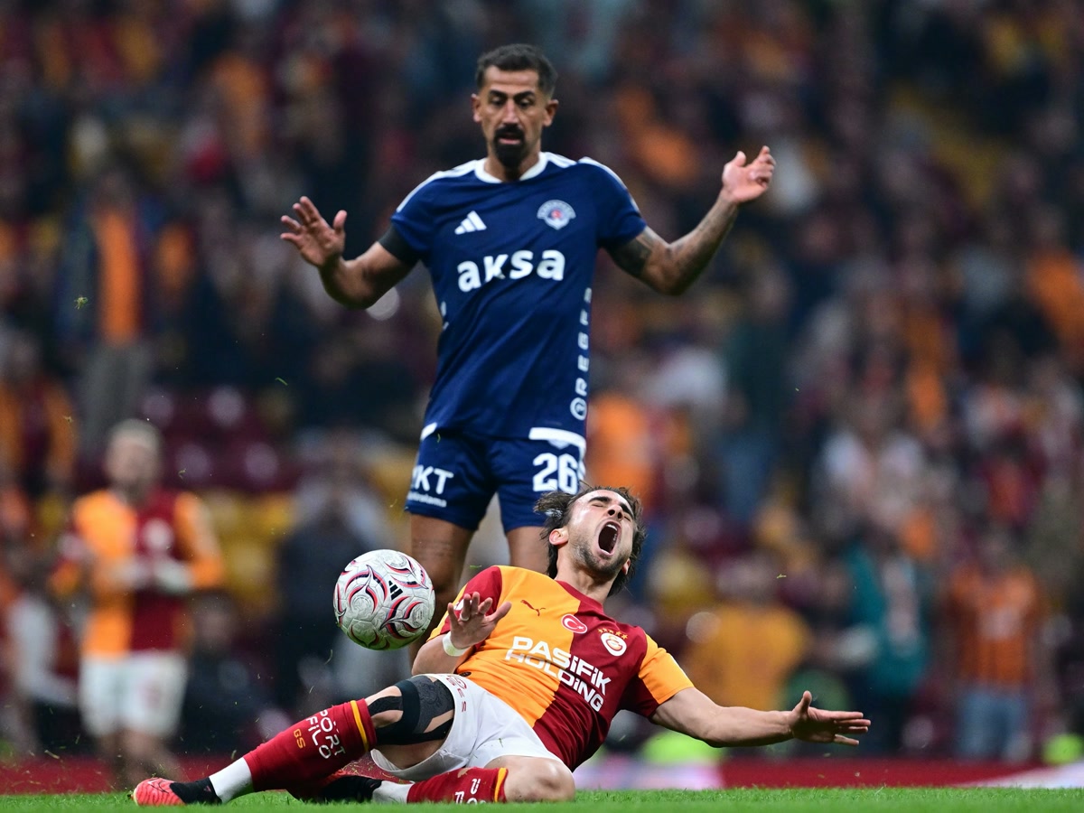 İstanbul'da Halil Umut Meler'in Torreira kırmızısı ve penaltı kararları kızıştı: üç eski hakem tek ağızdan ne 